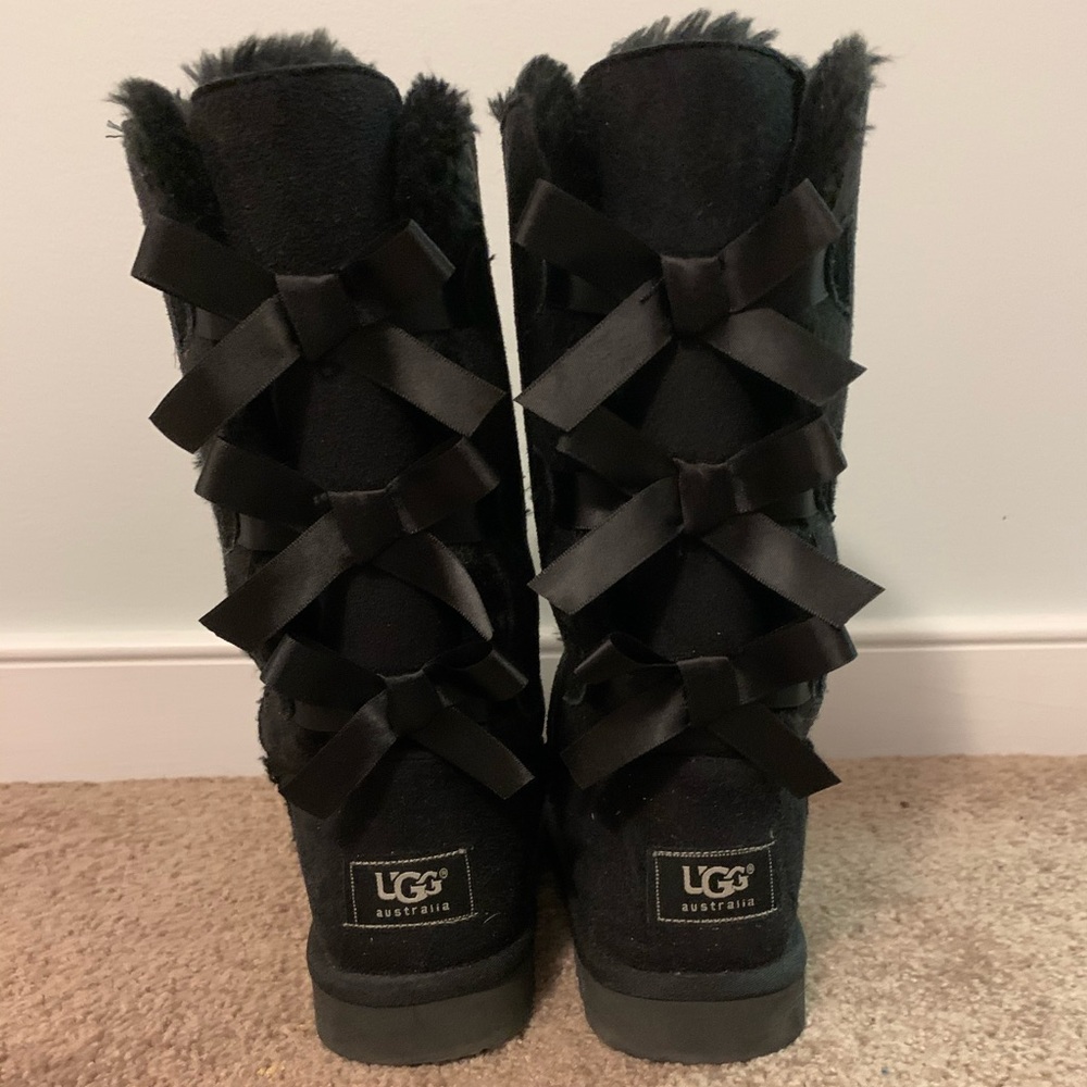 Black Uggs w Bows